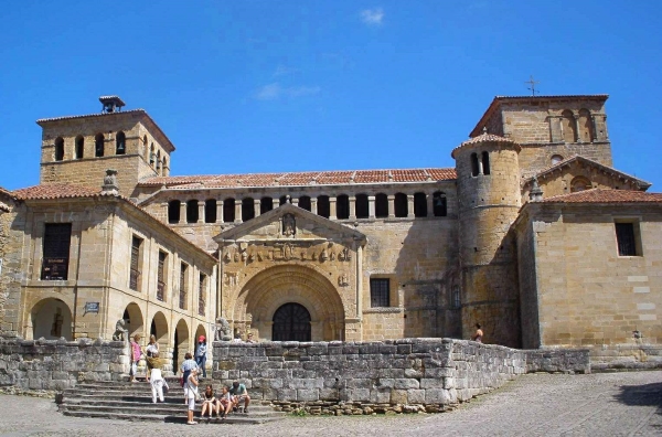Santillana_del_Mar__Colegiata_de_Santa_Juliana